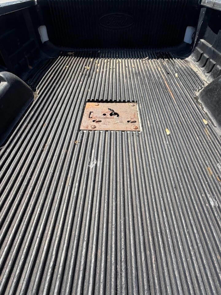 Used 2005 Ford F350 Lariat image 11