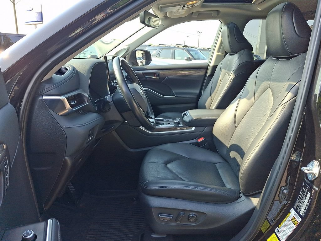 Used 2021 Toyota Highlander Limited AWD/4WD image 15