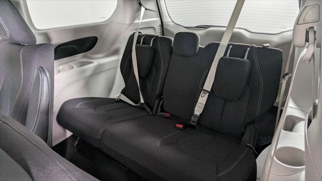 Used 2020 Chrysler Voyager LX image 17