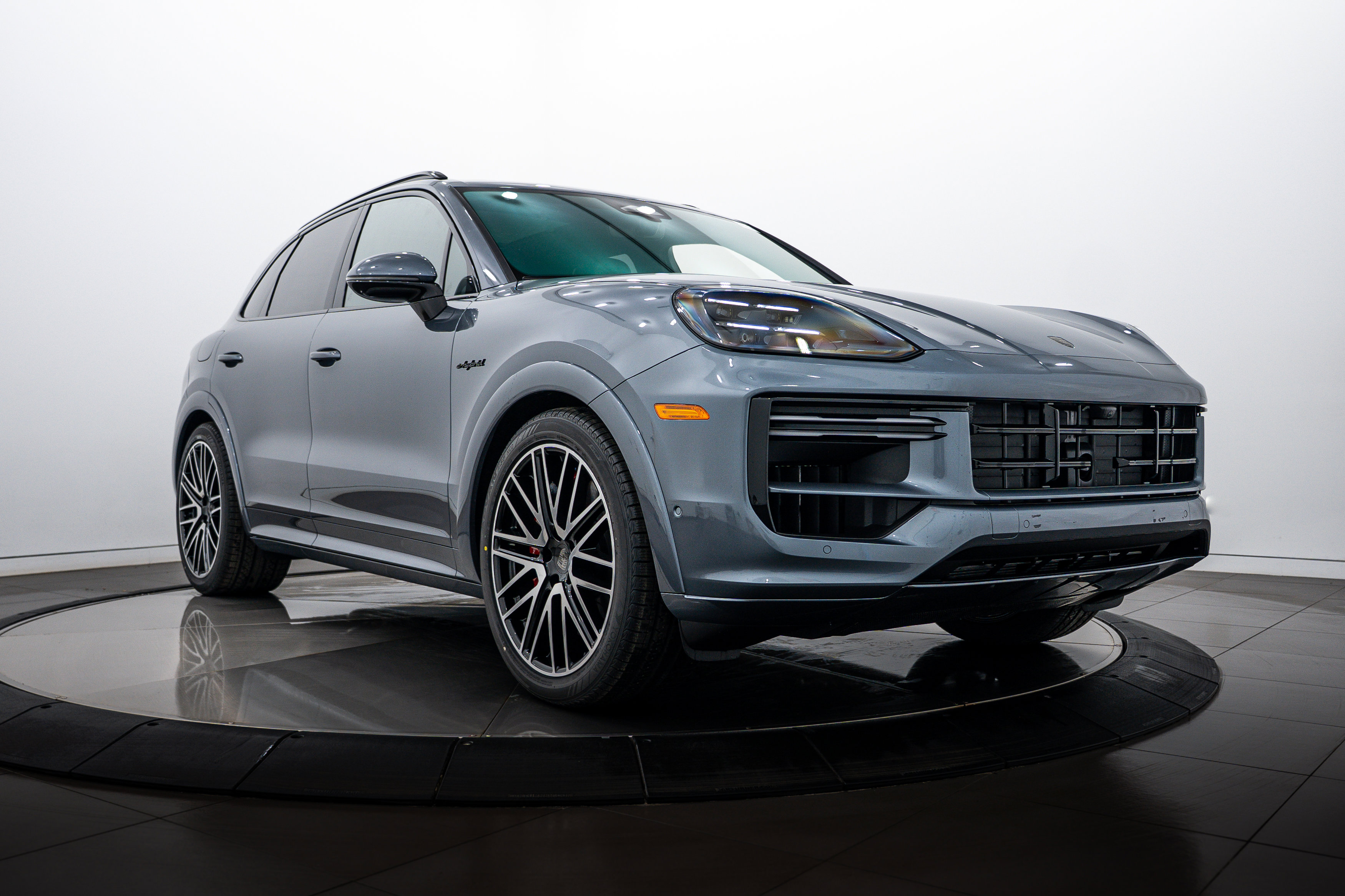 New 2026 Porsche Cayenne Turbo AWD/4WD image 9