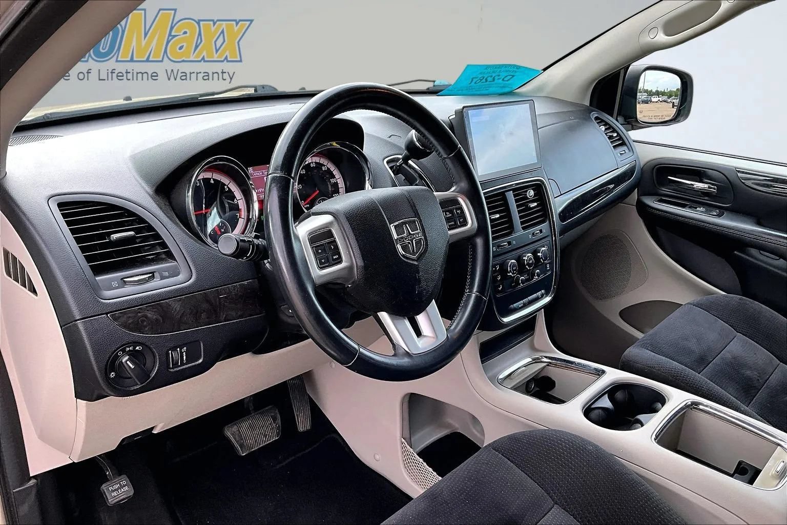 Used 2014 Dodge Grand Caravan SXT w/ Rear Park Assist Package FWD image 15