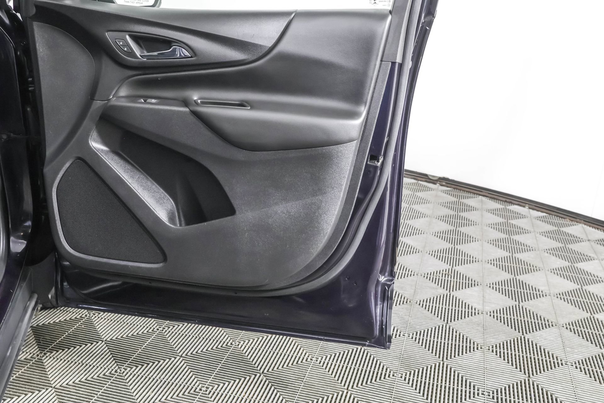 Used 2020 Chevrolet Equinox LT image 45