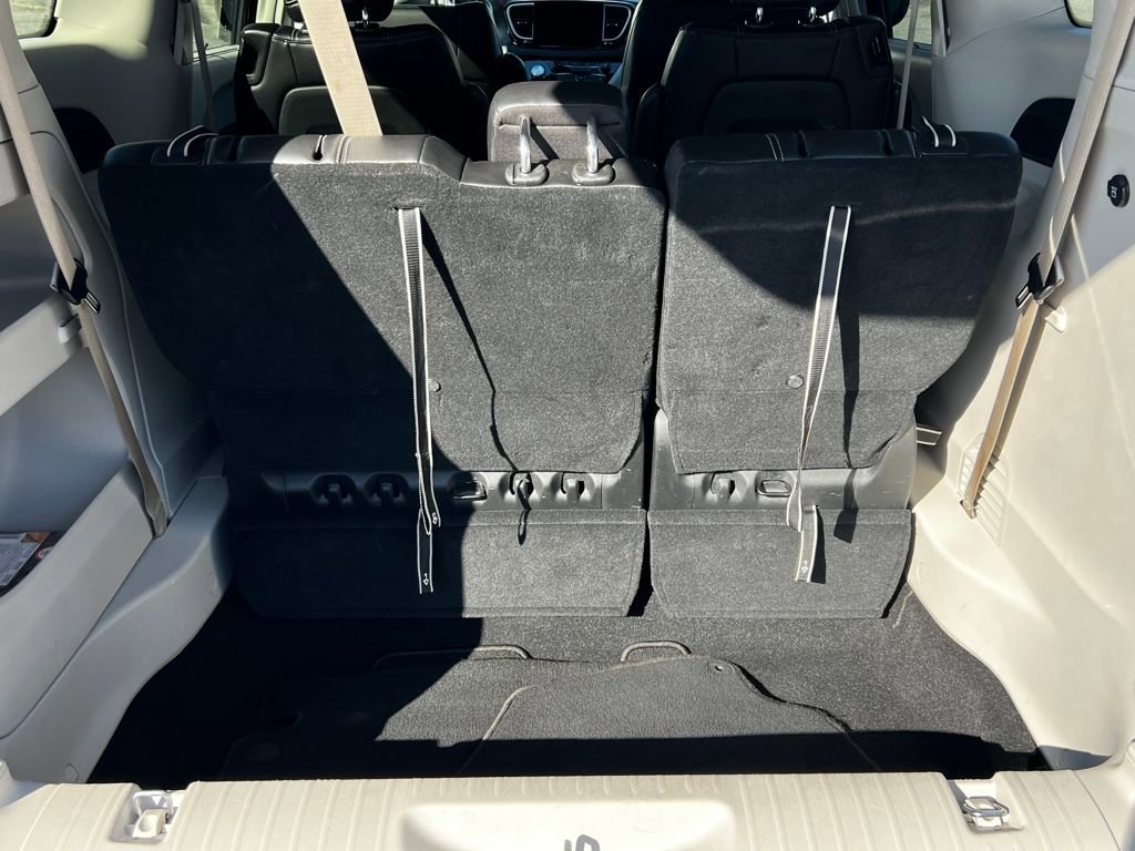 Used 2024 Chrysler Pacifica Touring-L image 20