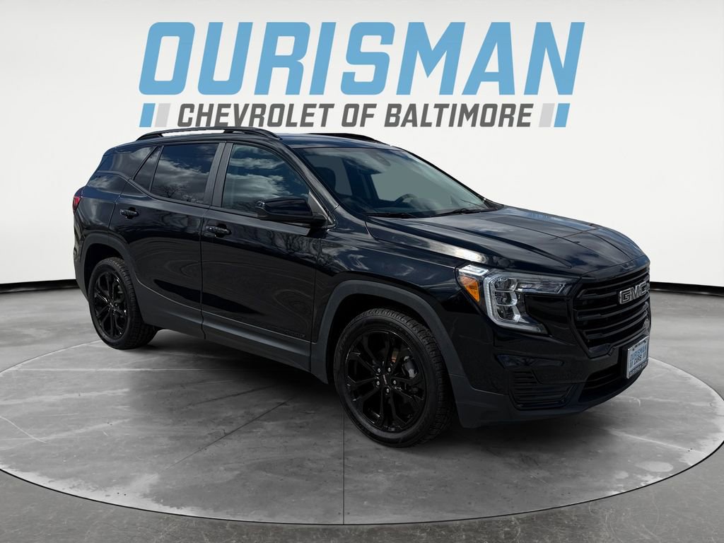 Used 2022 GMC Terrain SLE w/ Driver Convenience Package image 1