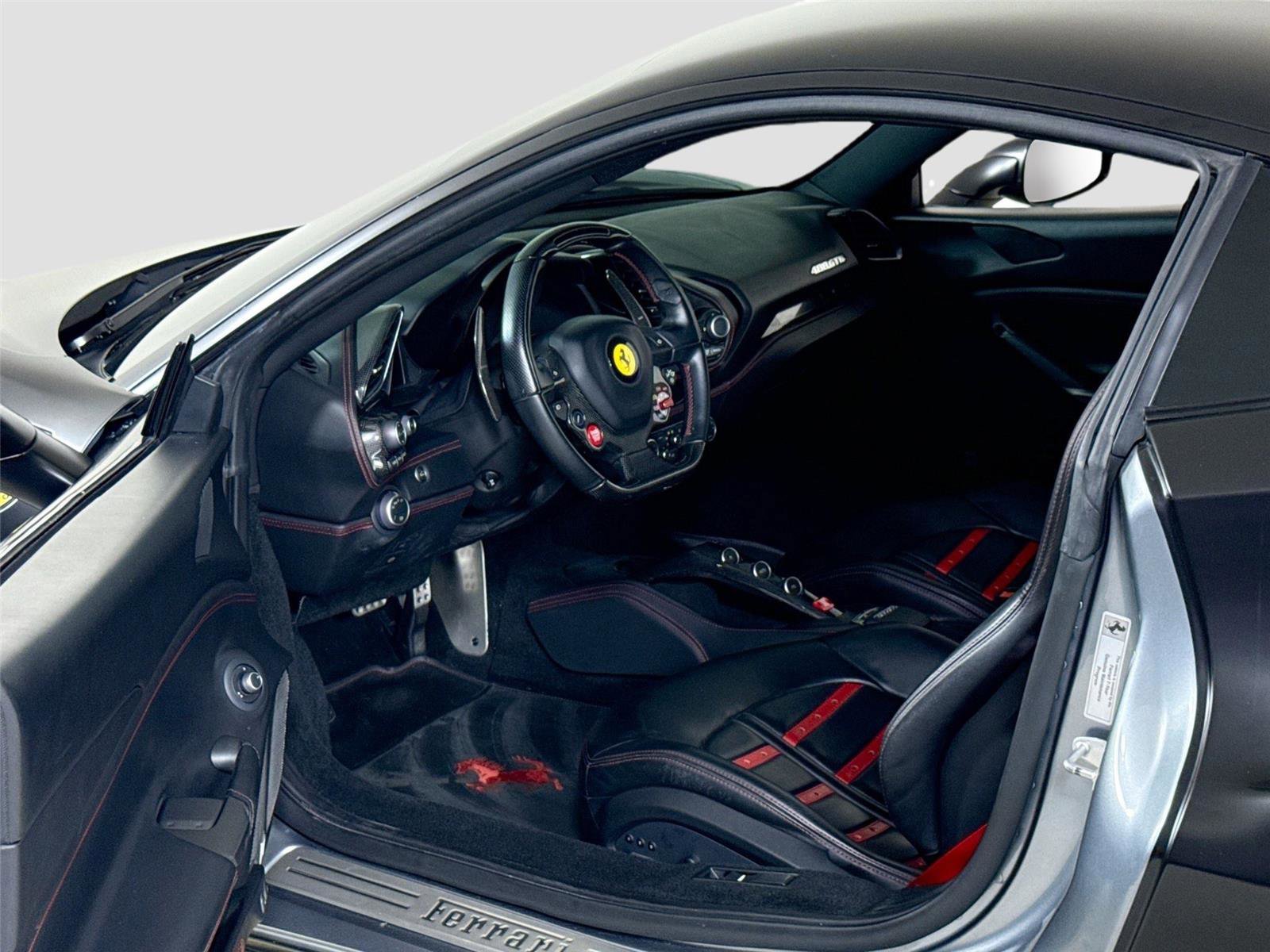 Used 2017 Ferrari 488 GTB RWD image 13