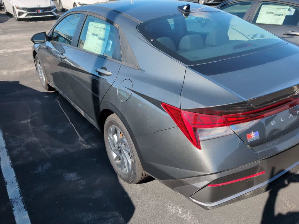 New 2026 Hyundai Elantra Hybrid FWD image 16
