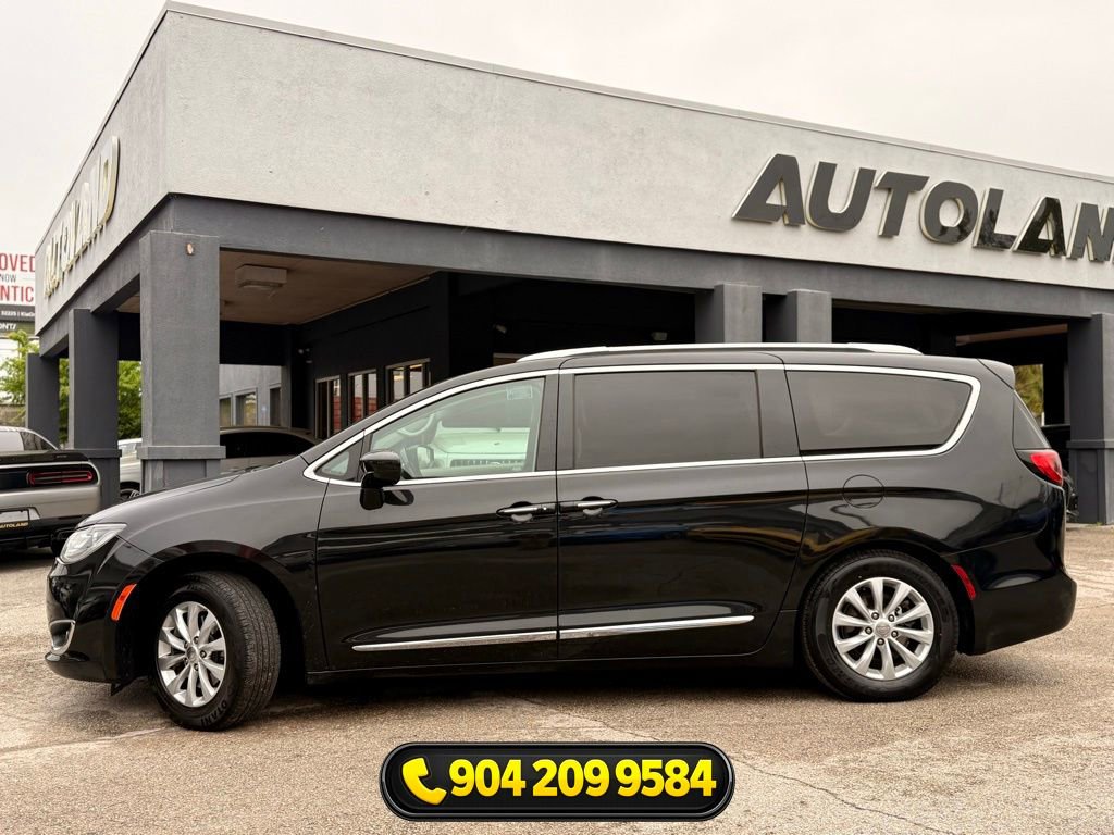 Used 2019 Chrysler Pacifica Touring-L image 4