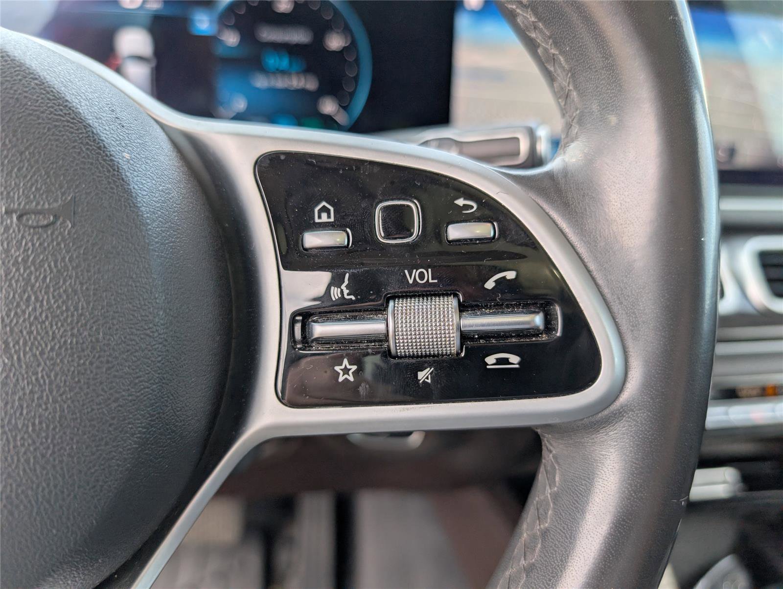 Used 2020 Mercedes-Benz GLS 450 4MATIC image 26