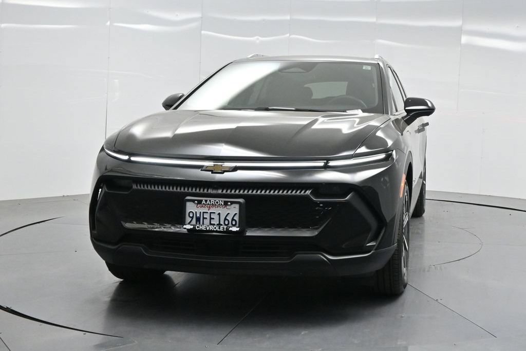 Used 2026 Chevrolet Equinox EV LT FWD image 3