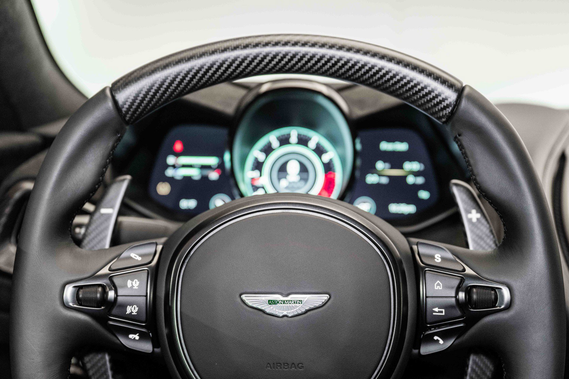 Used 2023 Aston Martin DBS Coupe RWD image 11
