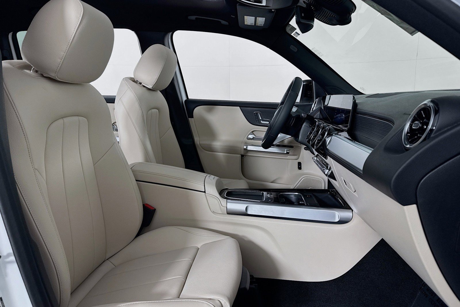 New 2026 Mercedes-Benz GLB 250 image 6