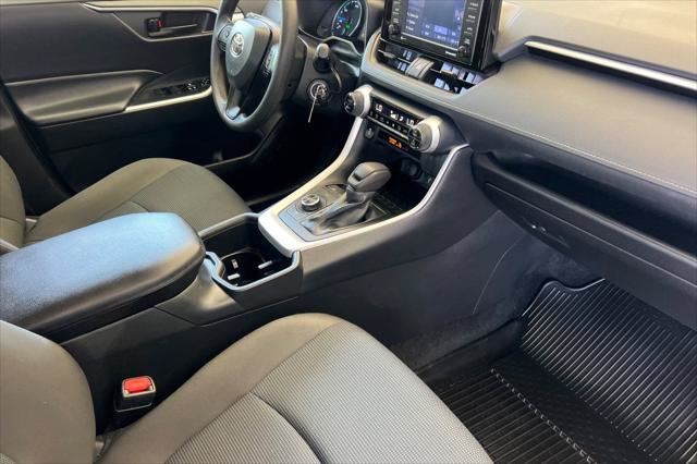Certified 2022 Toyota RAV4 LE AWD/4WD image 17