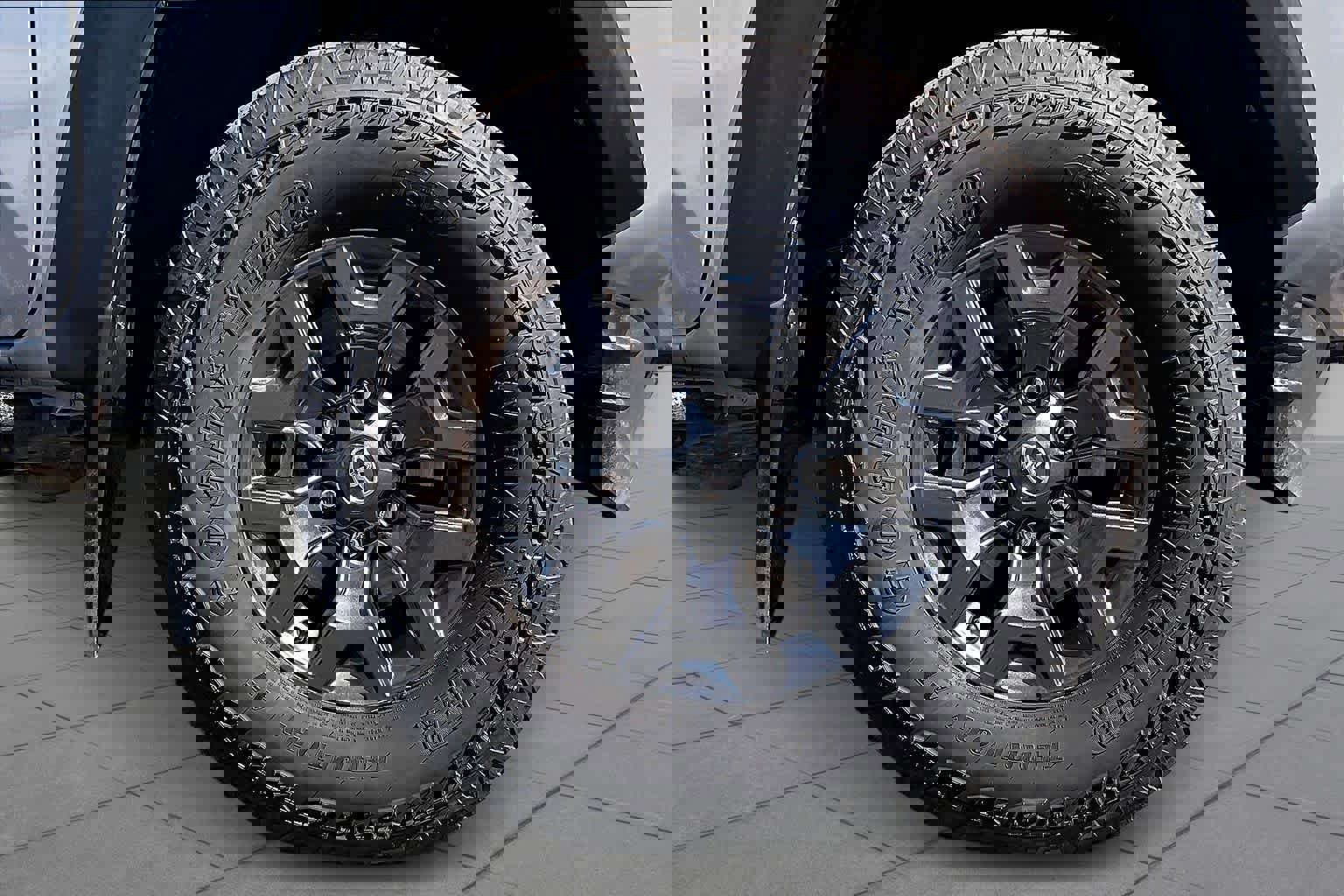 Used 2021 Toyota Tacoma SR5 w/ Trail Edition image 10