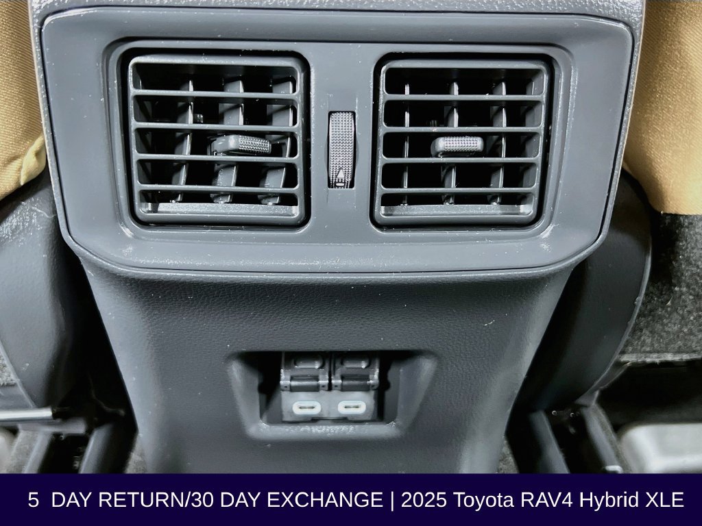 Used 2025 Toyota RAV4 XLE AWD/4WD image 28