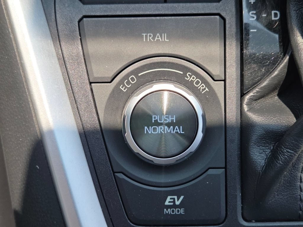 Used 2019 Toyota RAV4 XSE w/ Carpet Mat Package AWD/4WD image 11