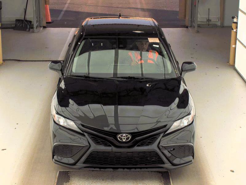 Used 2019 Toyota Camry SE FWD image 2