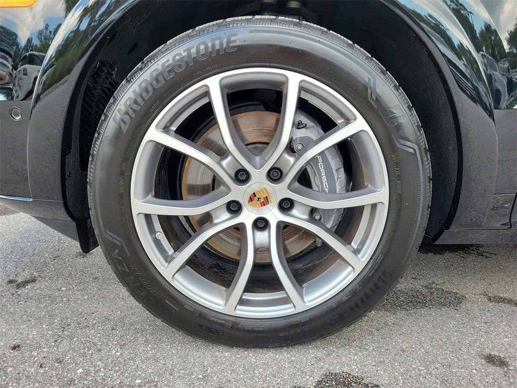 Certified 2025 Porsche Cayenne image 11