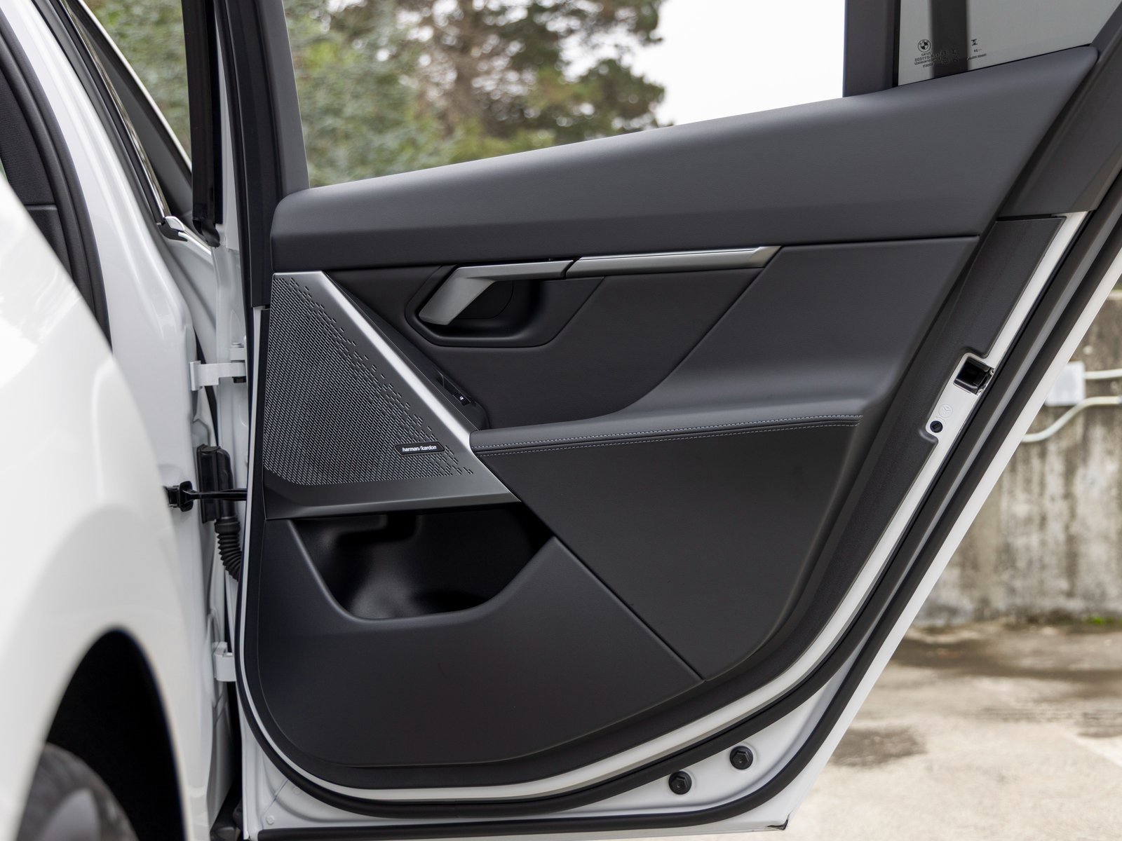 Used 2025 BMW i5 xDrive40 w/ Premium Package image 46