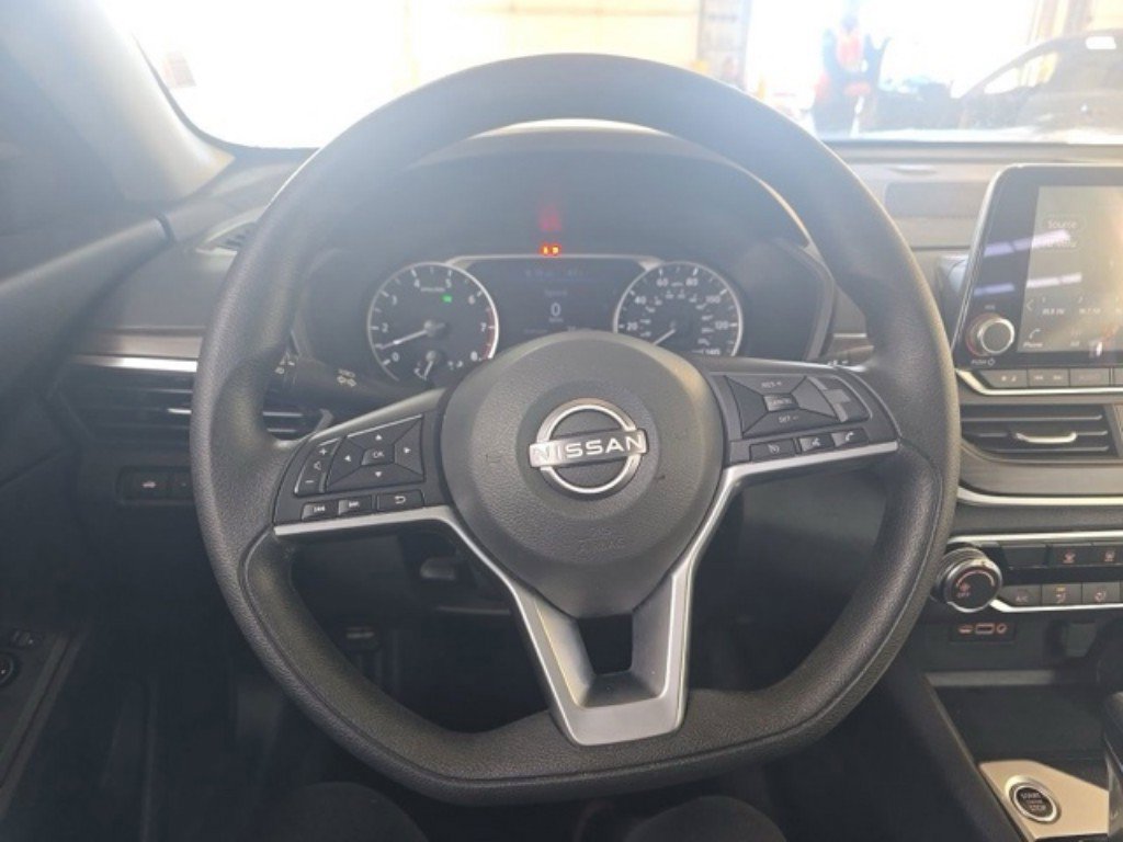 Used 2025 Nissan Altima 2.5 SV FWD image 10