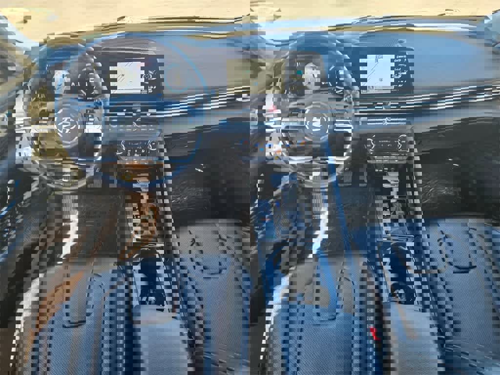 Used 2024 Hyundai Elantra Limited image 9