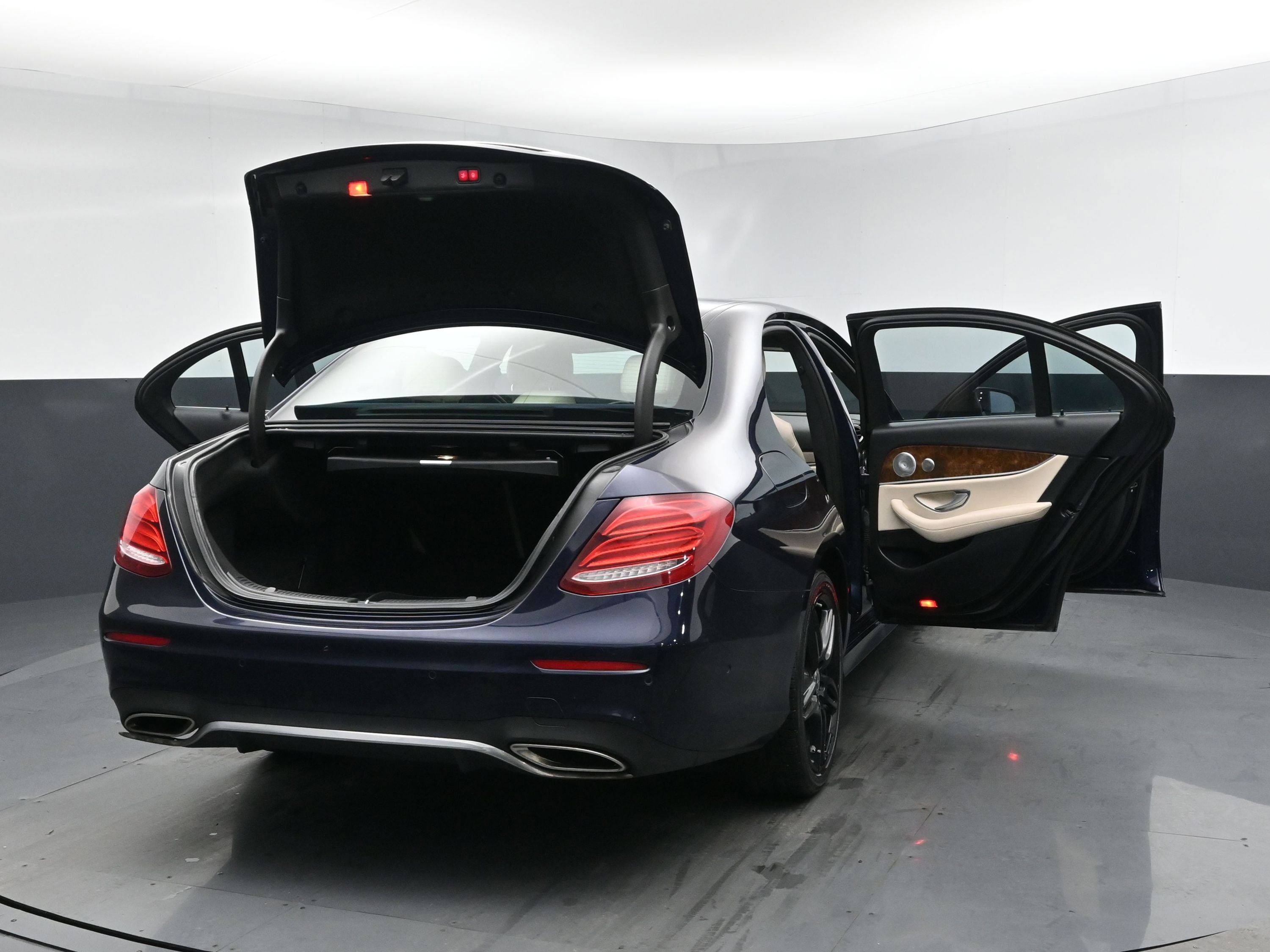 Used 2017 Mercedes-Benz E 300 4MATIC image 27