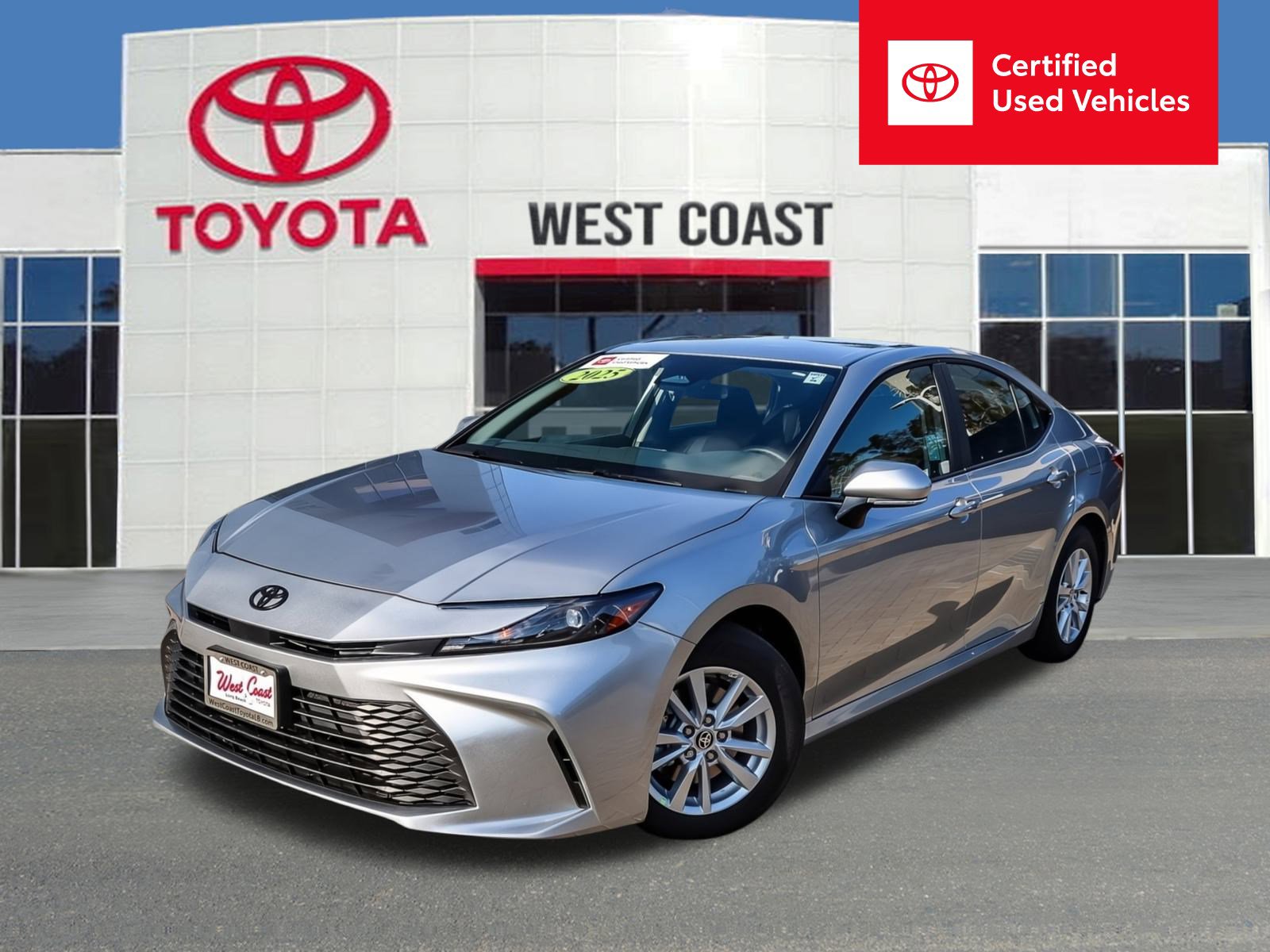 Used 2025 Toyota Camry LE image 1