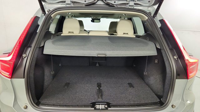 New 2026 Volvo XC40 B5 Plus w/ Protection Package Premier AWD/4WD image 38