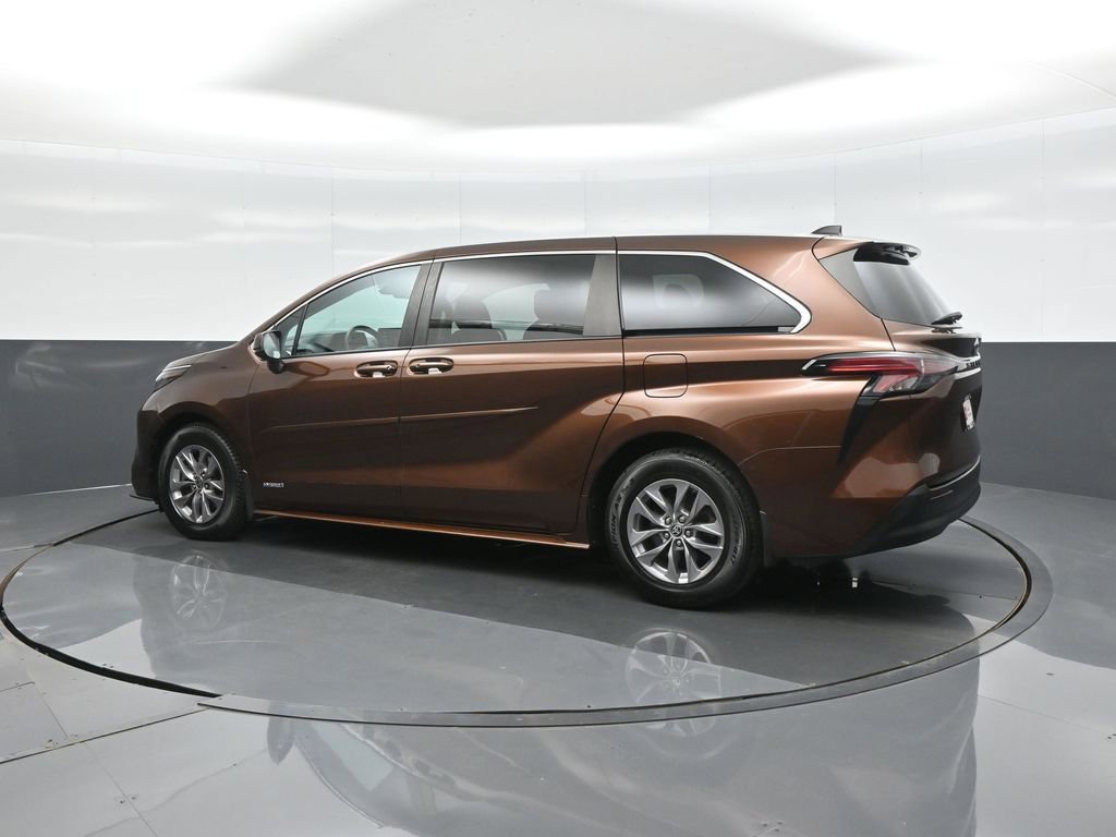 Certified 2021 Toyota Sienna LE FWD image 5