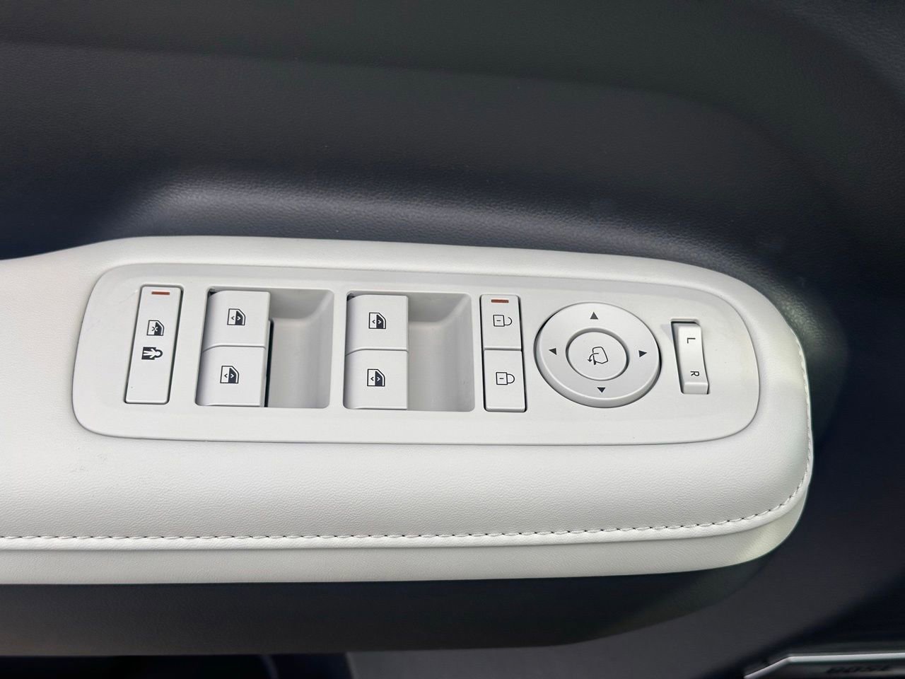 Used 2025 Hyundai Santa Fe Calligraphy image 27