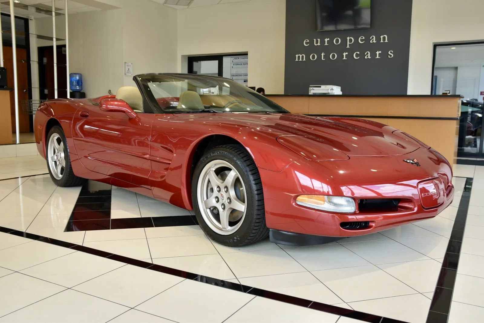 Used 2004 Chevrolet Corvette Convertible w/ Preferred Equipment Group RWD image 7
