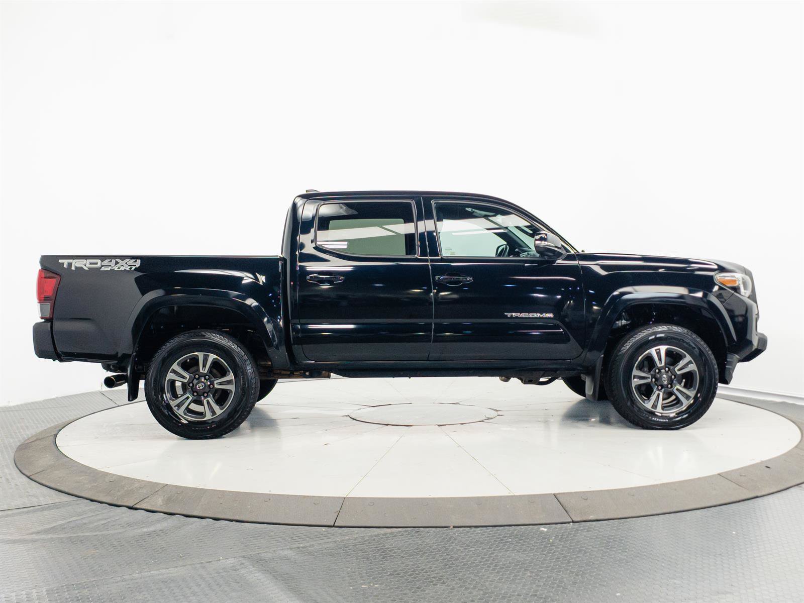 Used 2019 Toyota Tacoma TRD Sport AWD/4WD image 12