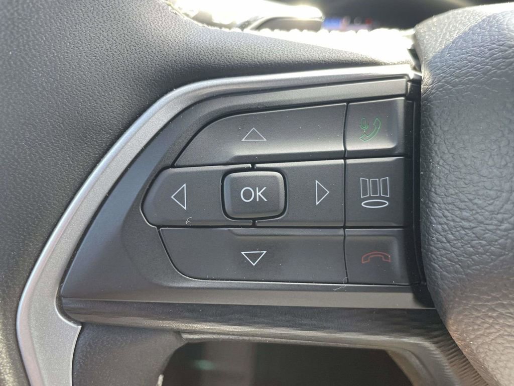Used 2023 Jeep Grand Cherokee Altitude AWD/4WD image 26