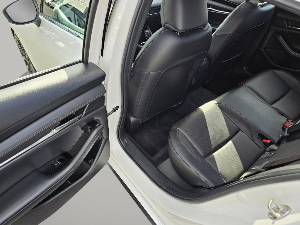 Used 2019 MAZDA MAZDA3 AWD Hatchback w/ Premium Pkg image 23