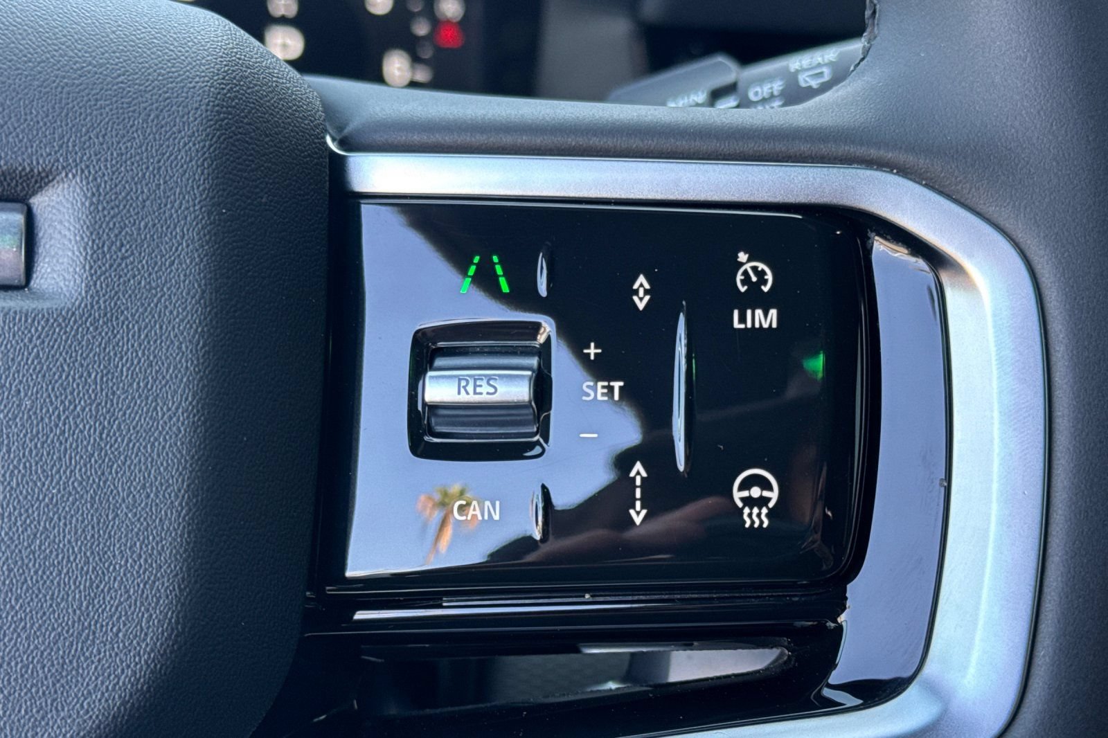 Certified 2025 Land Rover Discovery Sport Dynamic SE AWD/4WD image 29