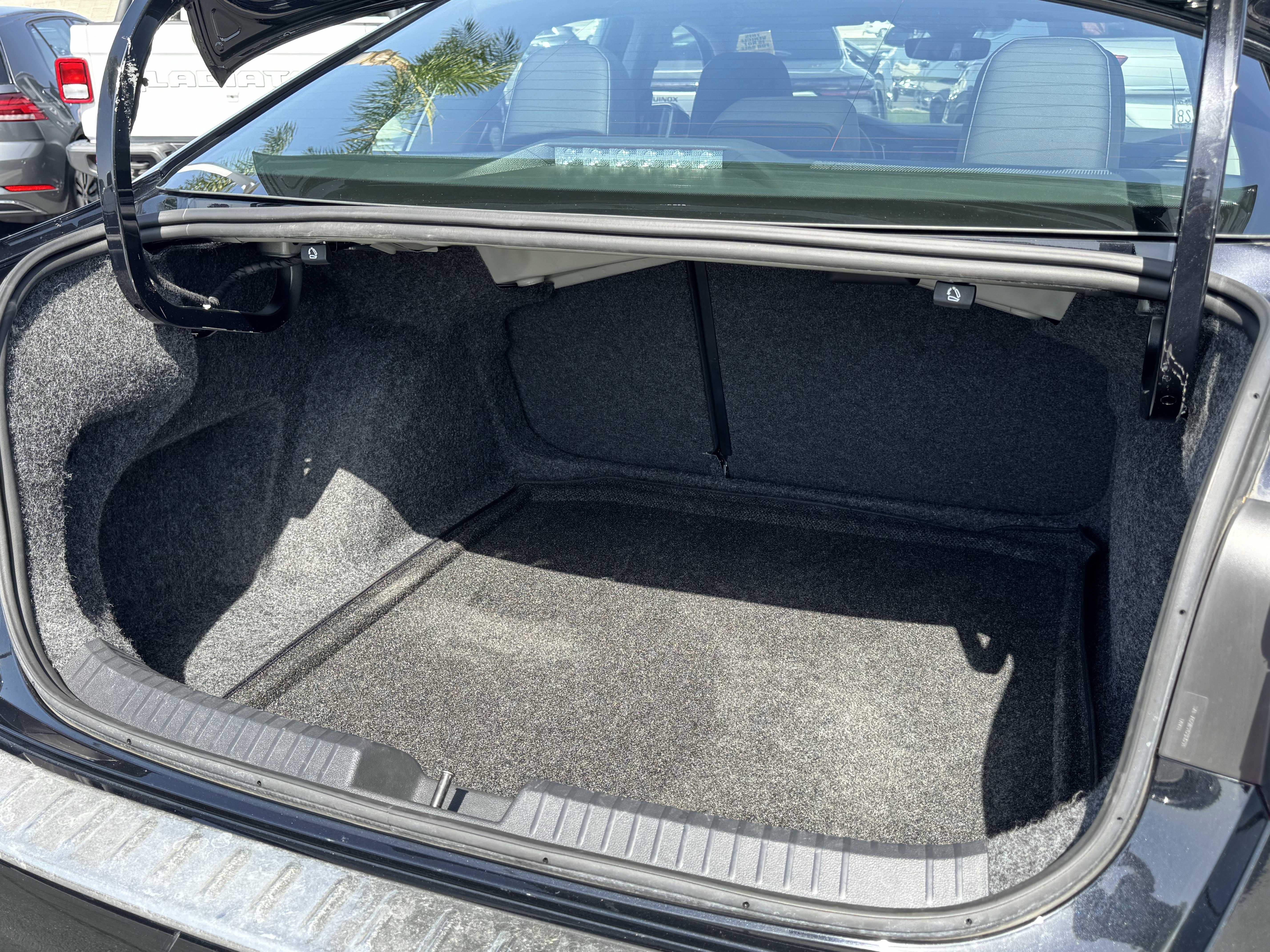 Used 2024 Volkswagen Jetta SE FWD image 36