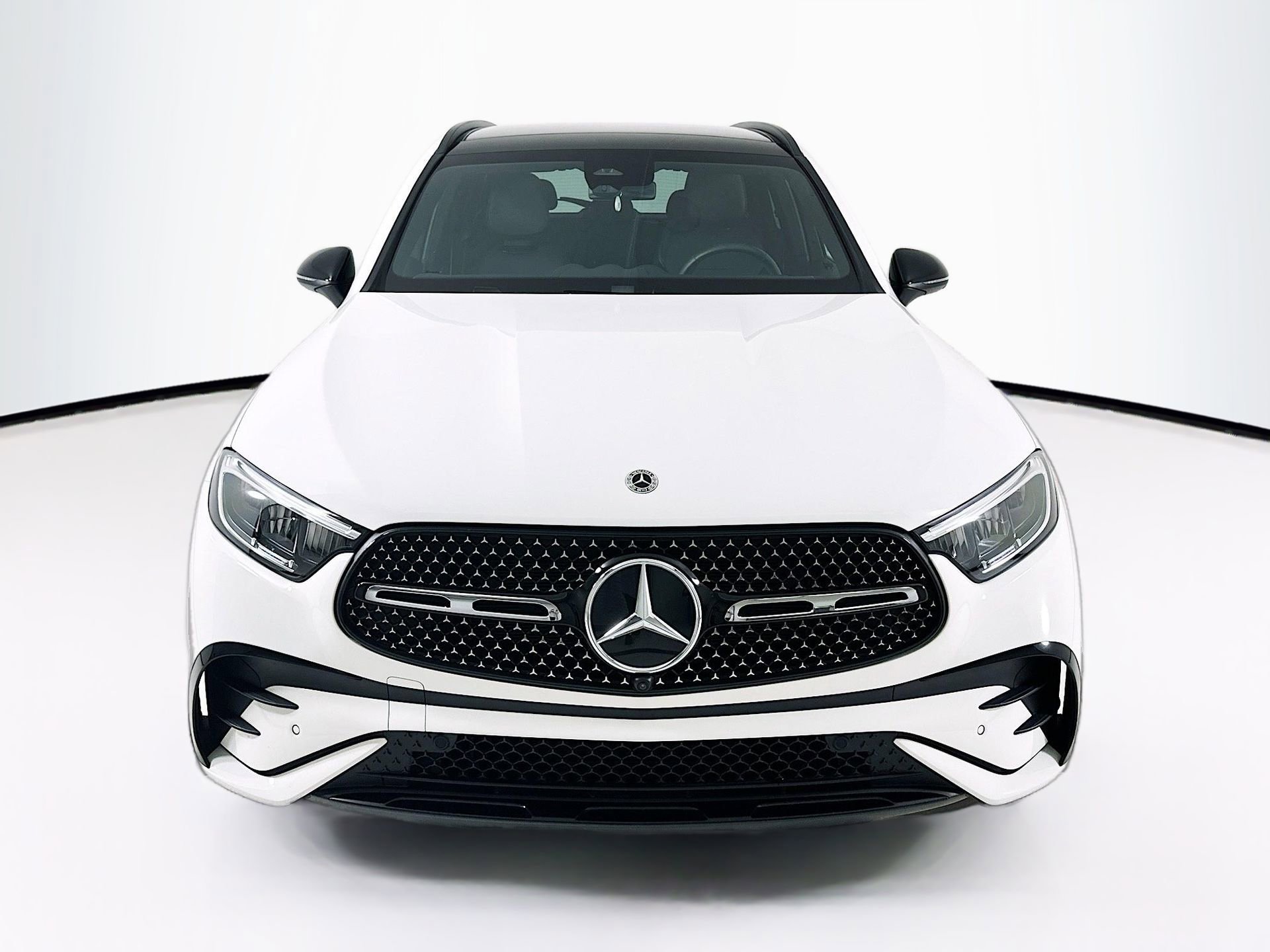 Used 2025 Mercedes-Benz GLC 300 4MATIC image 2