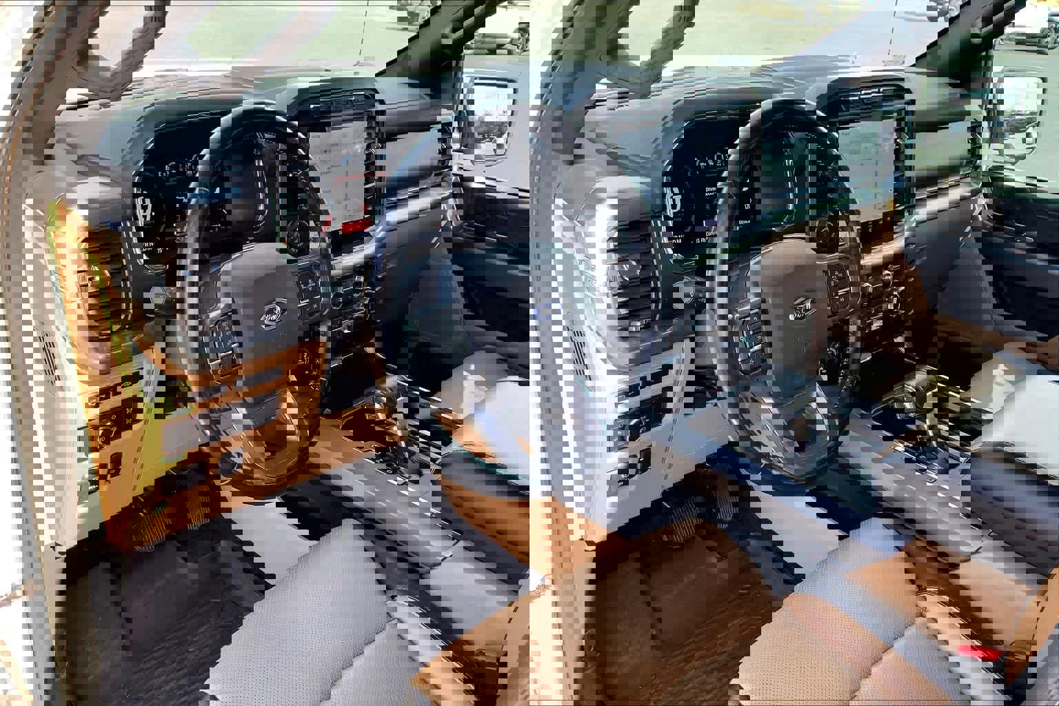 Used 2021 Ford F150 Lariat w/ Trailer Tow Package image 17