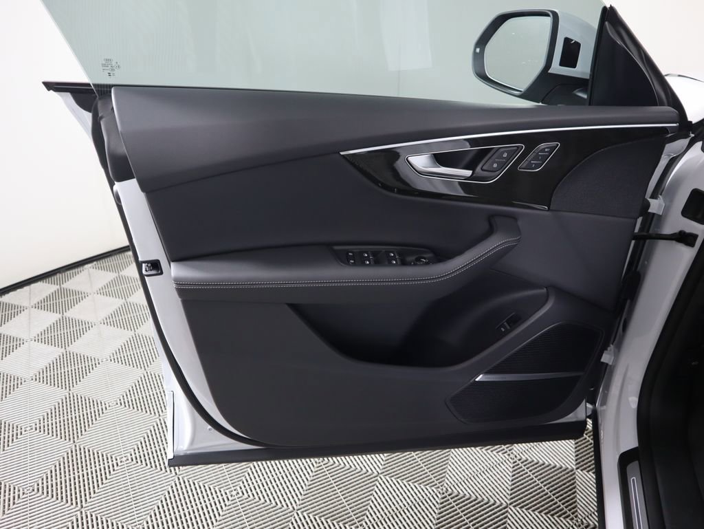 New 2026 Audi Q8 Premium Plus image 25