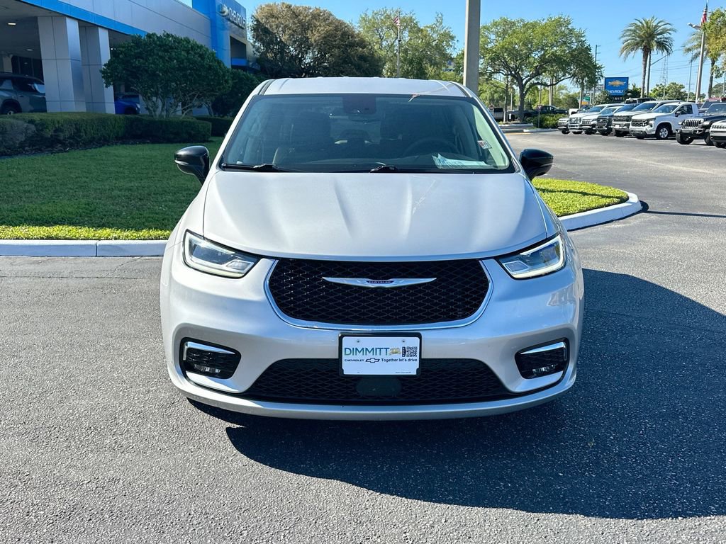 Used 2024 Chrysler Pacifica Select FWD image 2