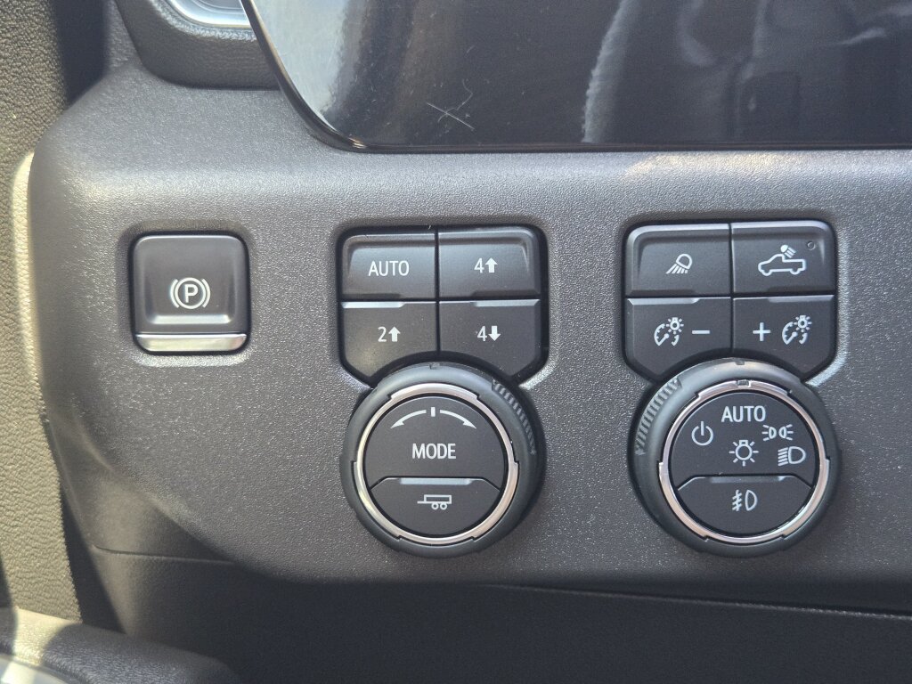 Used 2025 Chevrolet Silverado 1500 LT Trail Boss w/ Convenience Package II AWD/4WD image 15