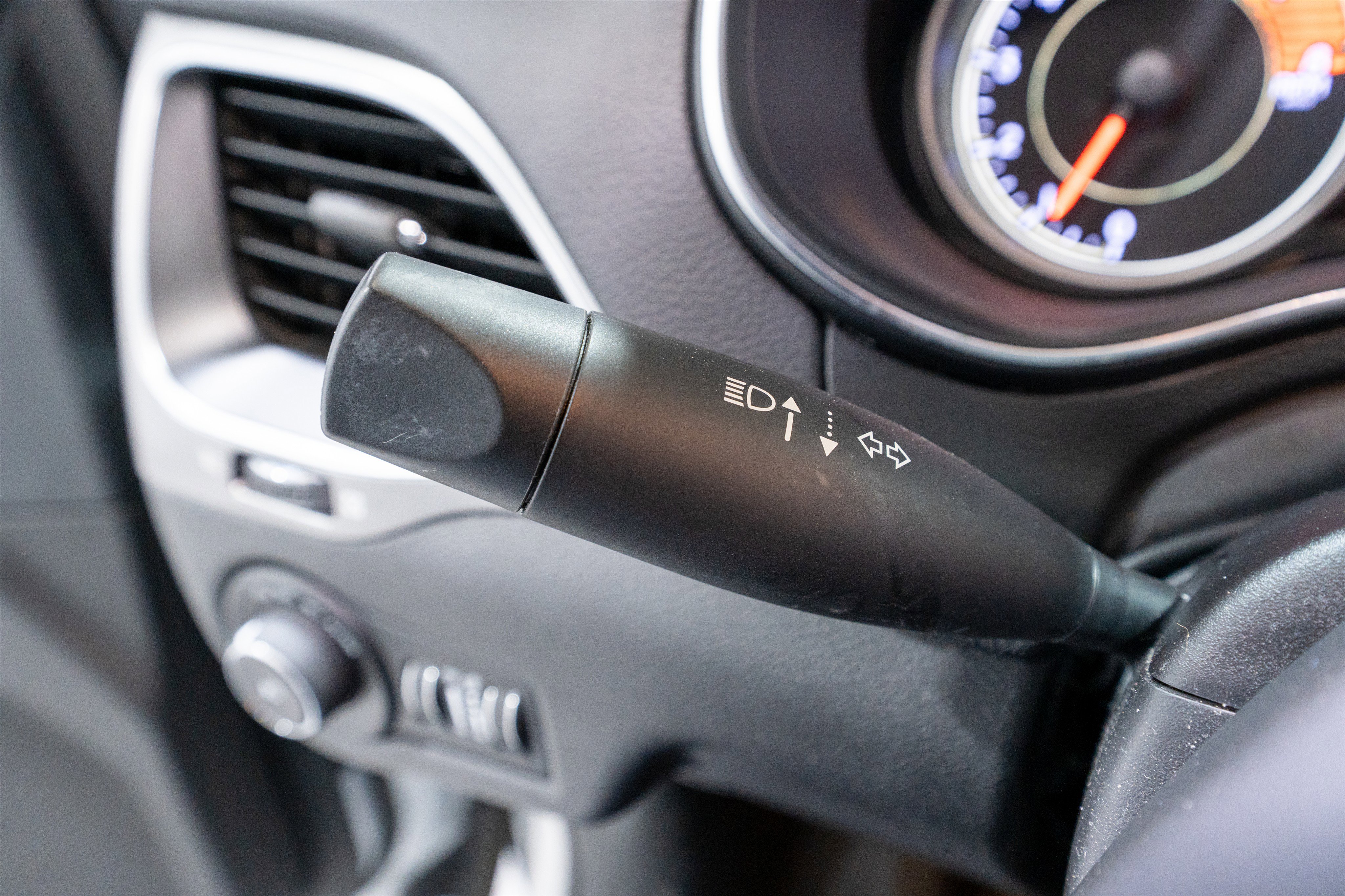 Used 2019 Jeep Cherokee Latitude Plus w/ Cold Weather Group image 28