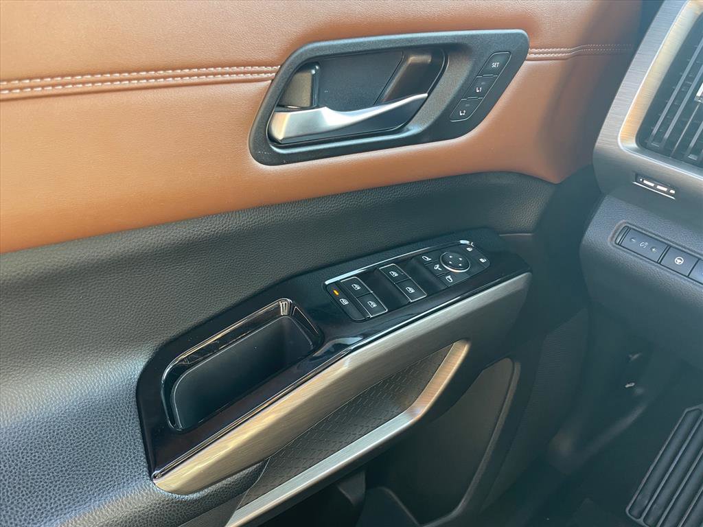 Used 2023 Nissan Pathfinder Platinum image 19