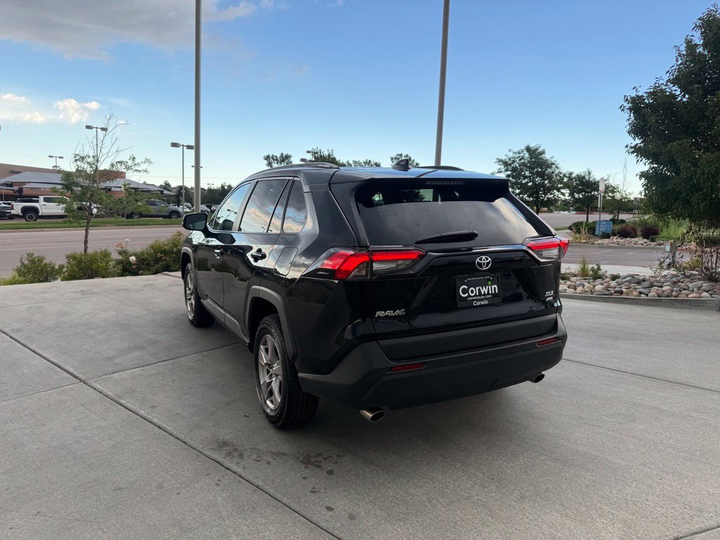 Used 2025 Toyota RAV4 XLE AWD/4WD image 5
