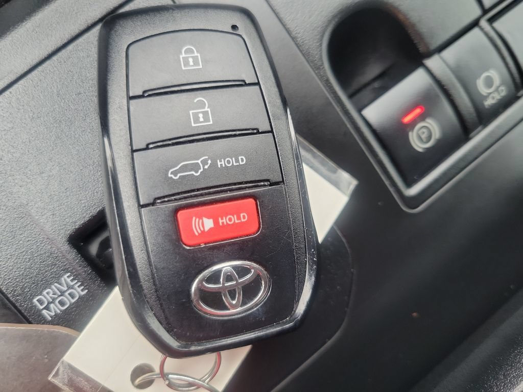 Certified 2024 Toyota Highlander XLE FWD image 42