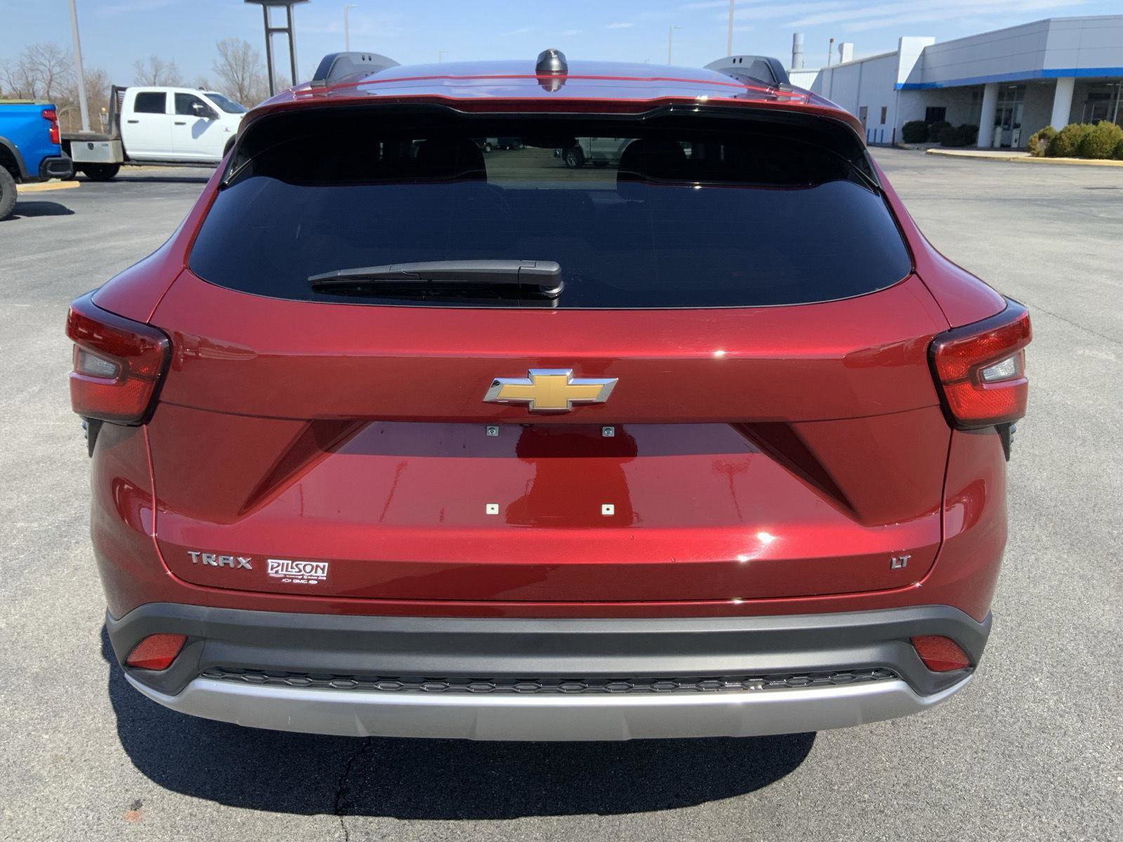 Used 2025 Chevrolet Trax LT w/ LT Convenience Package image 9