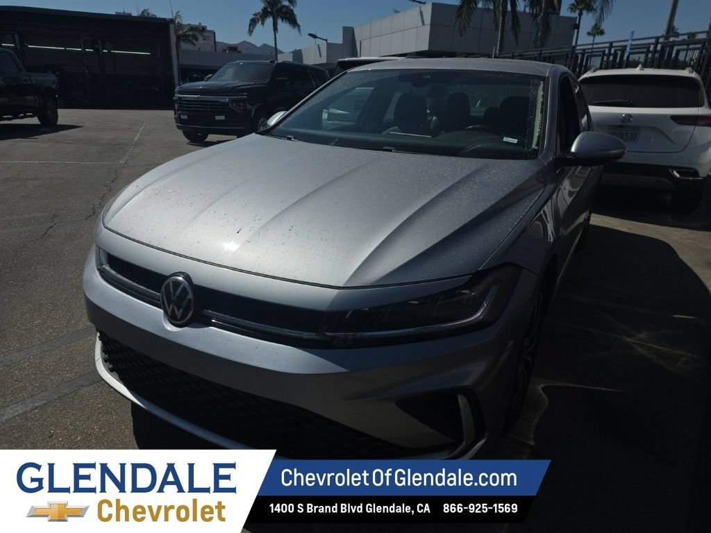 Used 2025 Volkswagen Jetta SE FWD image 1