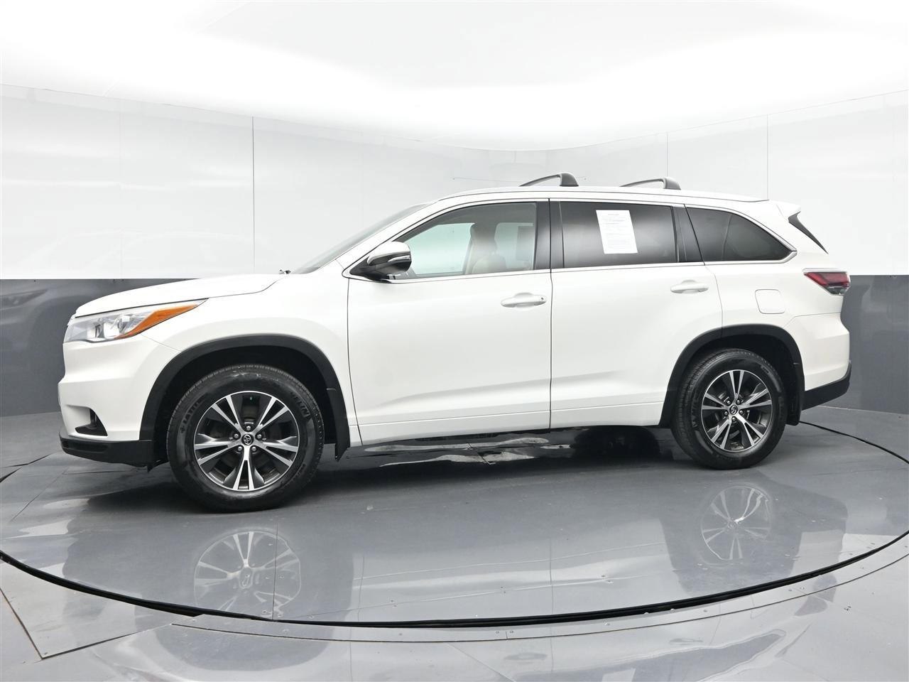 Used 2016 Toyota Highlander XLE AWD/4WD image 8