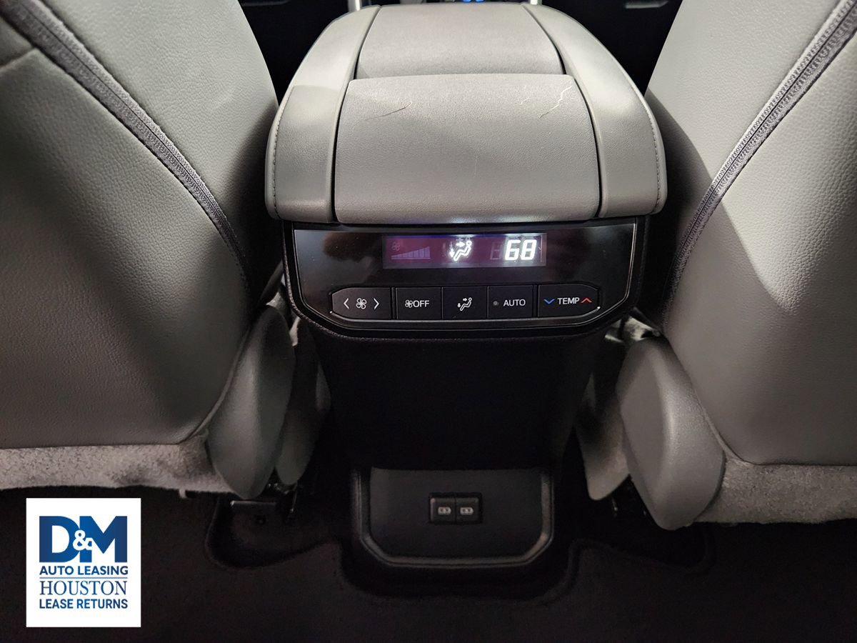 Used 2022 Toyota Highlander XLE image 41