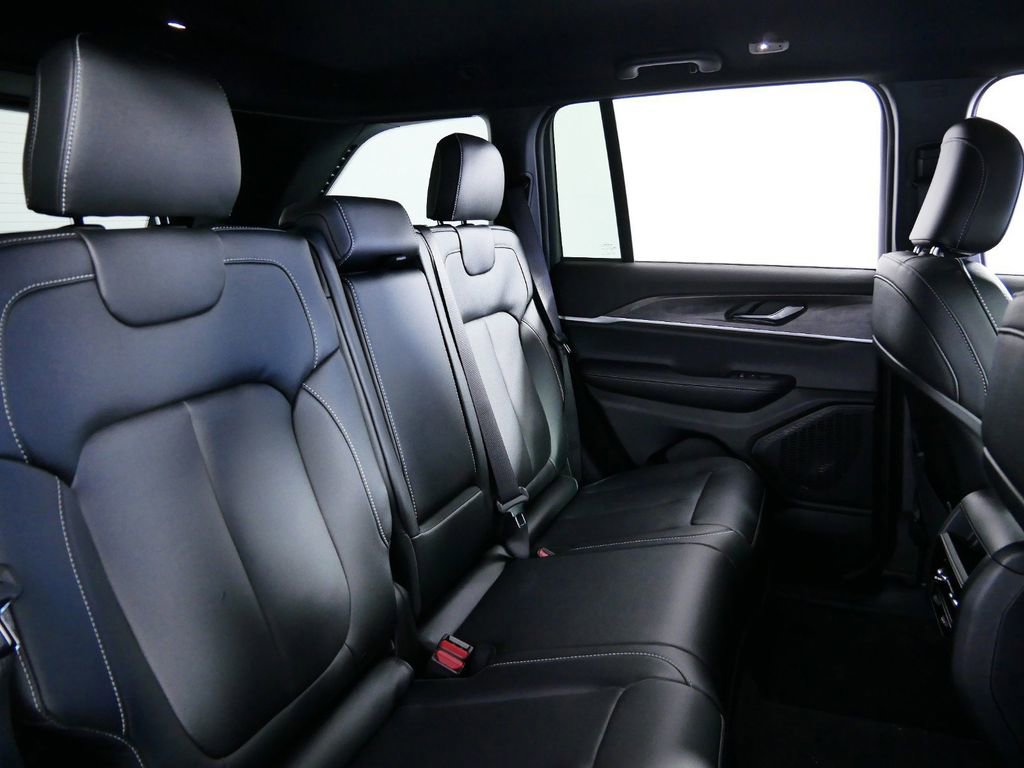 Certified 2024 Jeep Grand Cherokee Limited w/ Black Appearance Package image 28