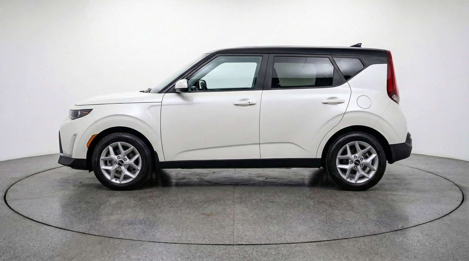 Used 2025 Kia Soul LX w/ LX Technology Package image 5